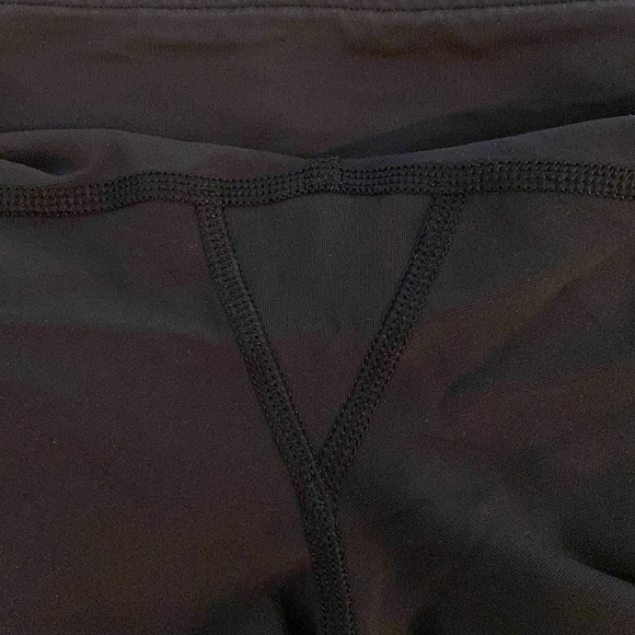lululemon Cropped Workout Leggings (size 4) - Picture 6 of 6